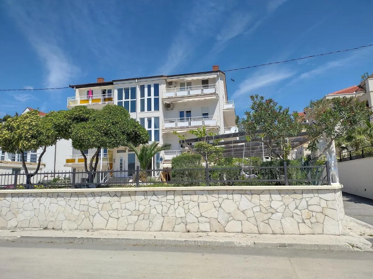 Apartments By The Sea Kastel Stari, Kastela - 19810
