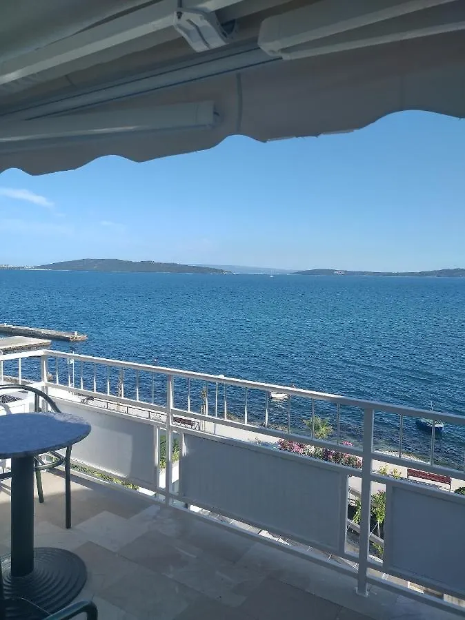 Apartments By The Sea Kastel Stari, Kastela - 19810